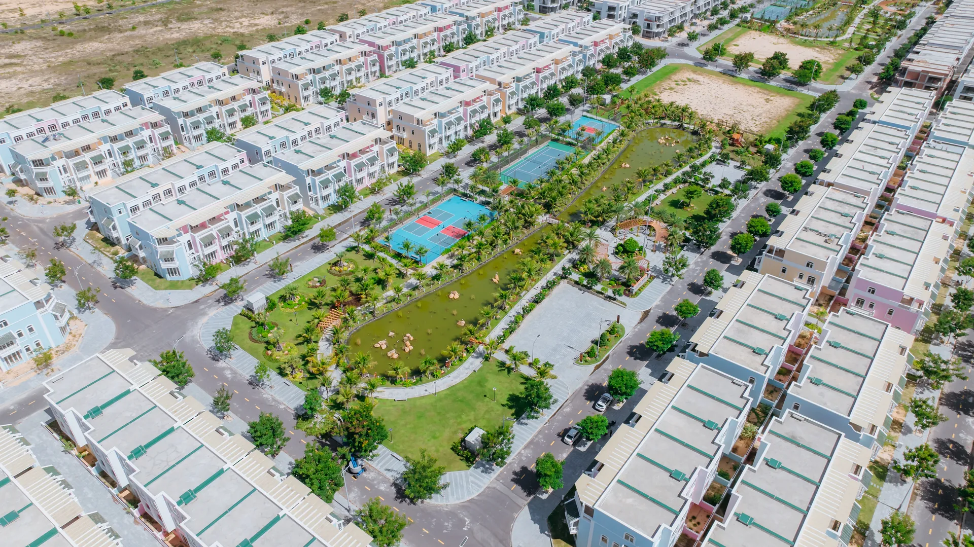 Flycam Sun Park công viên nội khu CaraWorld Cam Ranh nhìn từ trên cao