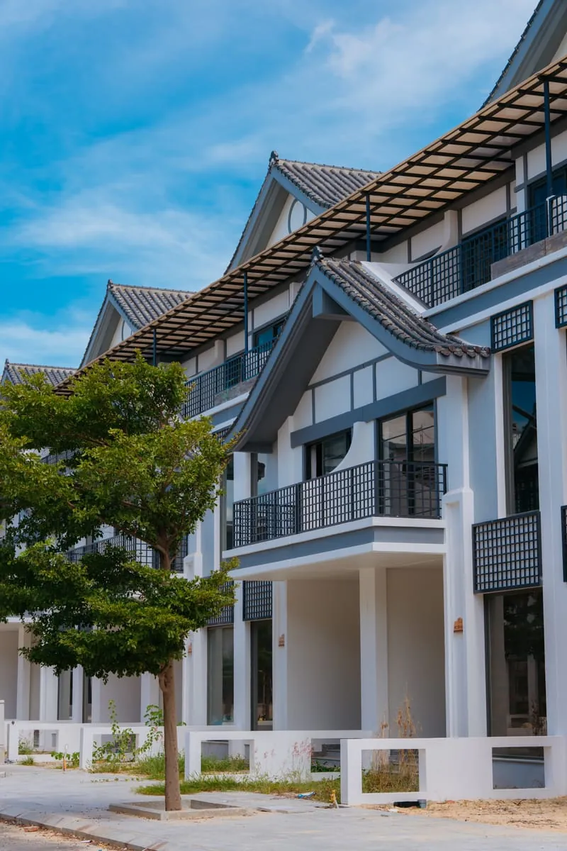 Nhà phố ParaSol Cam Ranh kiểm tra thực tế — mặt ngoài căn nhà phố trước khi giao dịch